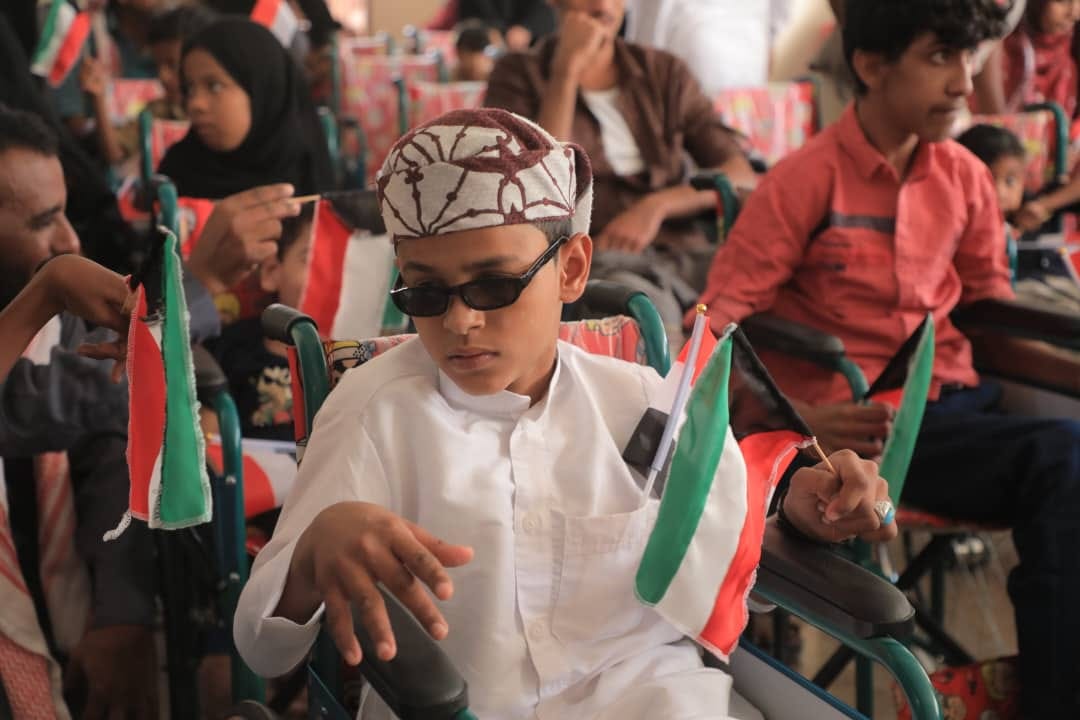 "مؤسسة حطين تدشن مشروع توزيع كراسي متحركة وإعانات للمعاقين حركيا في المهرة بتمويل جمعية نفع الخيرية بدولة الكويت"