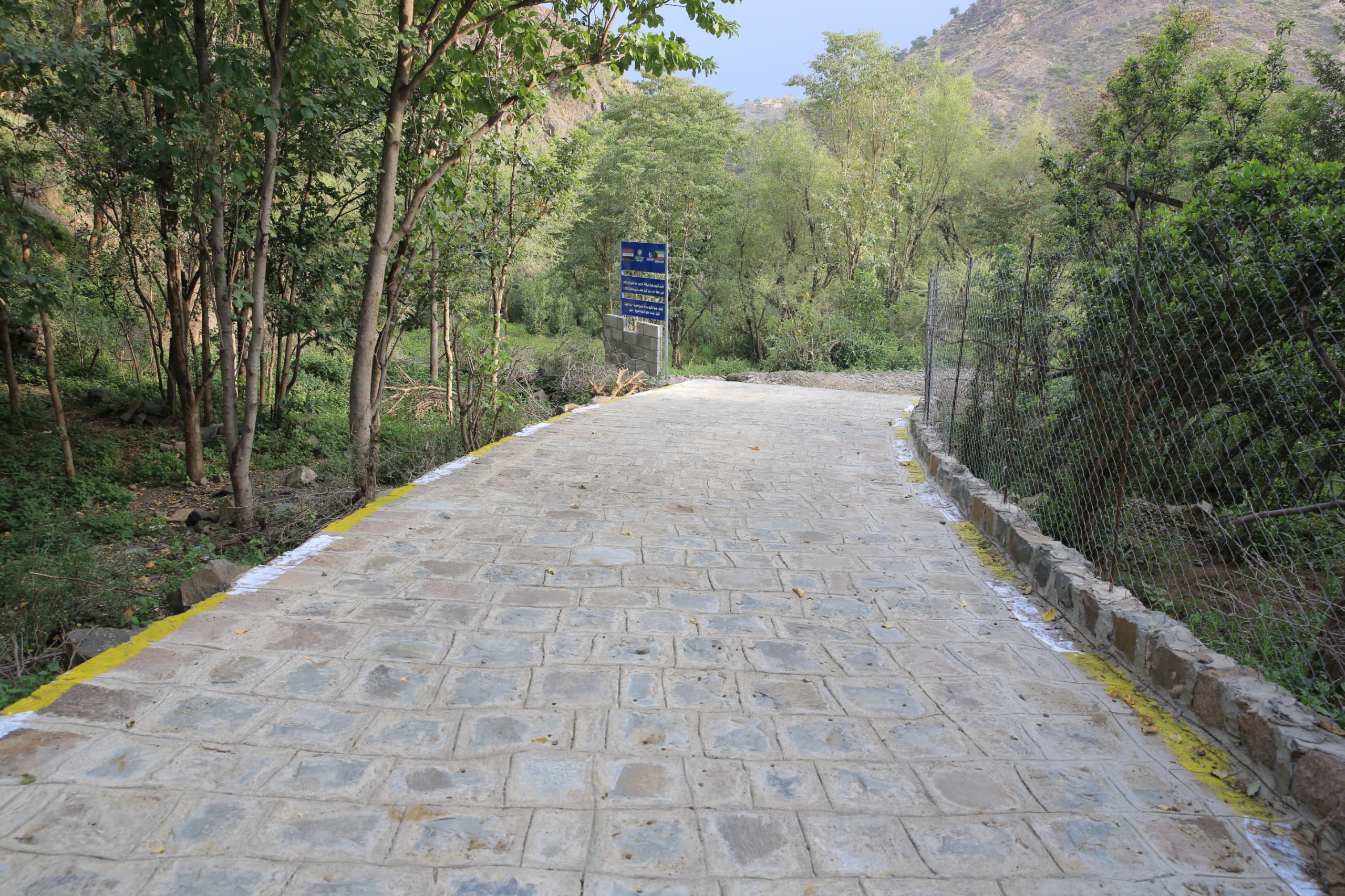 افتتاح طريق جديد يخدم أهالي بني بحير في تعز