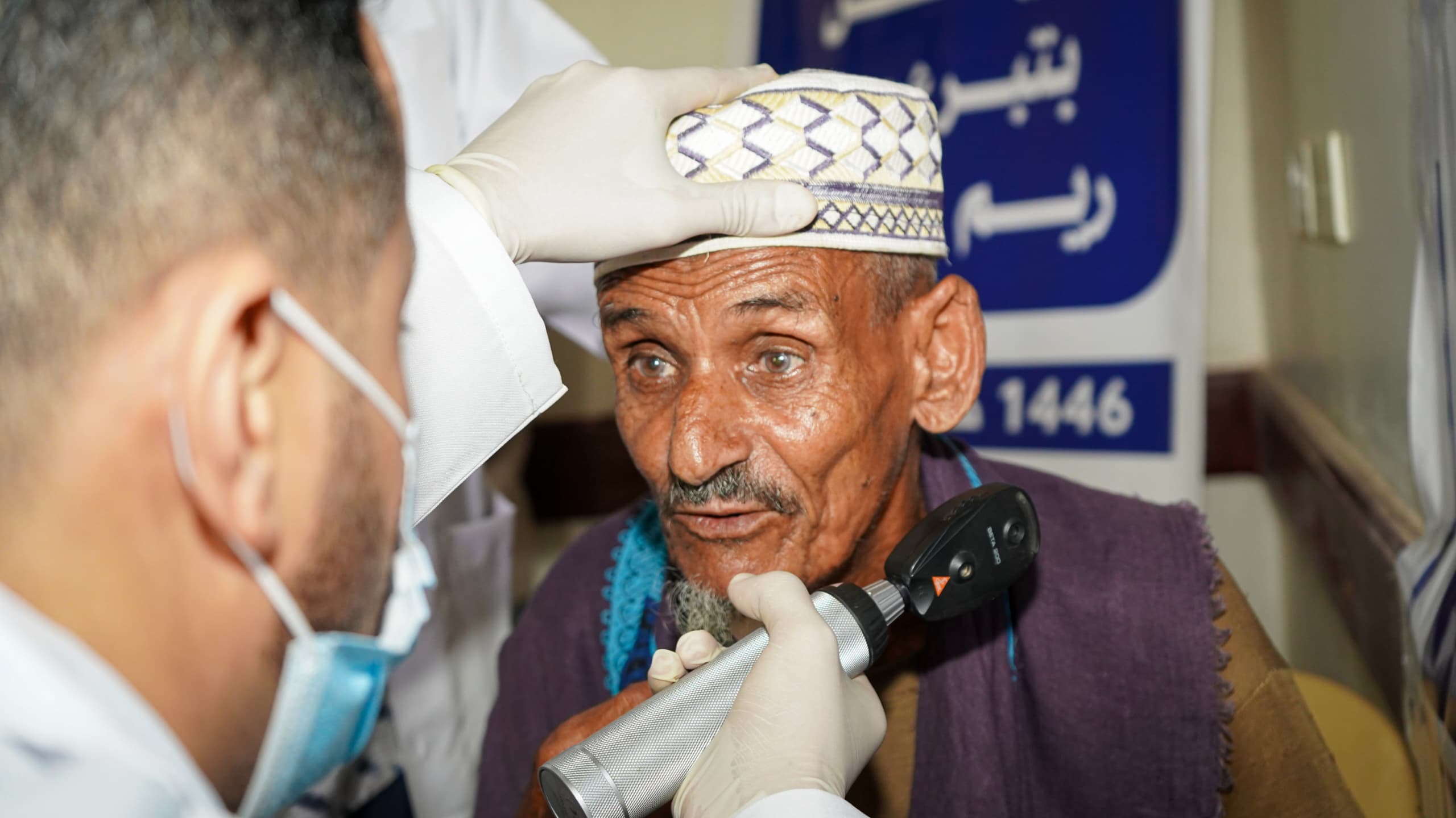 المخيم الجراحي لإزالة المياه البيضاء وتركيب العدسات