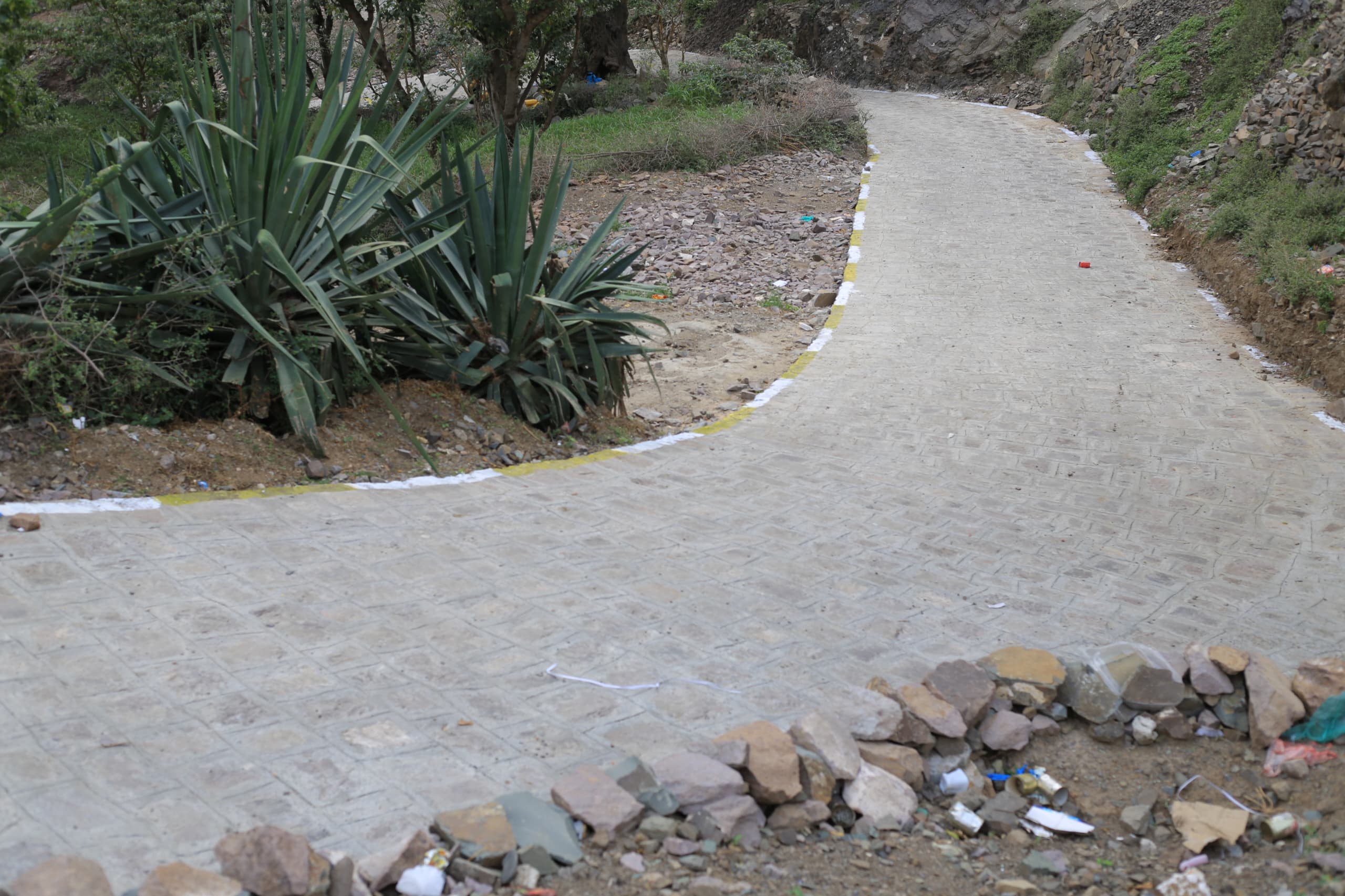 افتتاح طريق جديد يخدم أهالي بني بحير في تعز